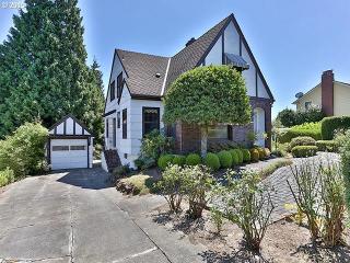 6852 Burlingame Ave, Portland, OR 97219-2128