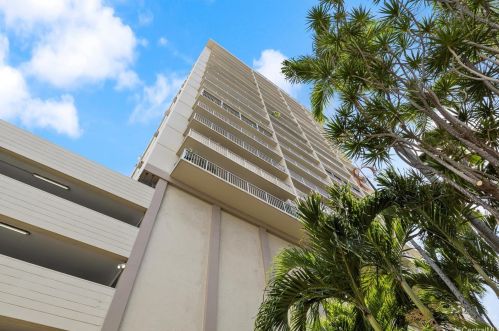 2452 Tusitala St, Honolulu HI 96815-3154 exterior