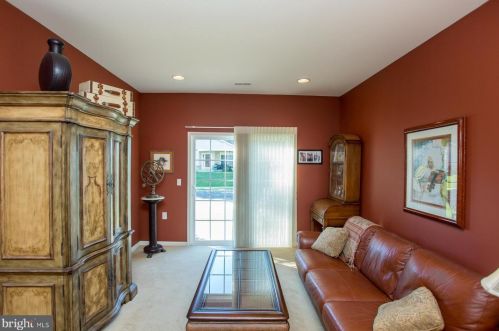 153 Villa Dr, Warminster PA 18974-3782 exterior