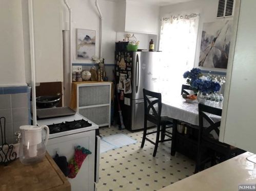 55 Clinton Pl, East Rutherford NJ 07073-1323 exterior