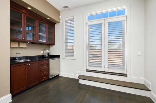 1950 Orch St, Chicago IL 60614-5495 exterior