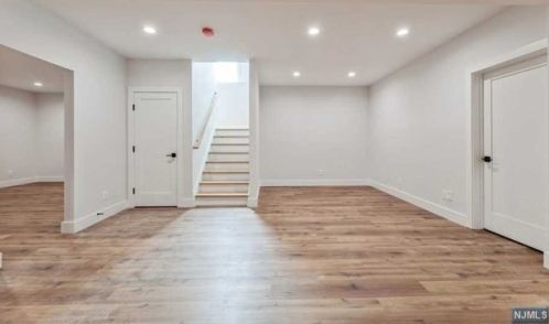 32 Pleasant St, Haworth NJ  07641-1929 exterior