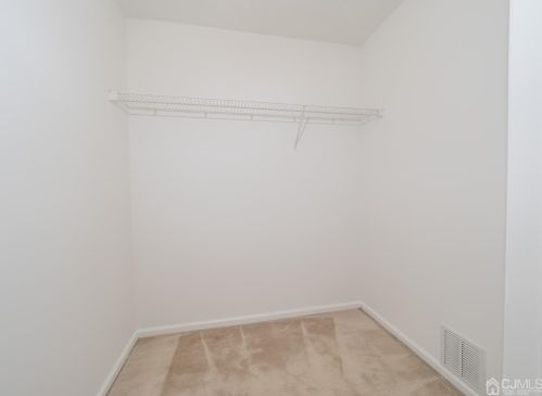 91 Inverness Dr, Edison NJ 08820-4654 exterior