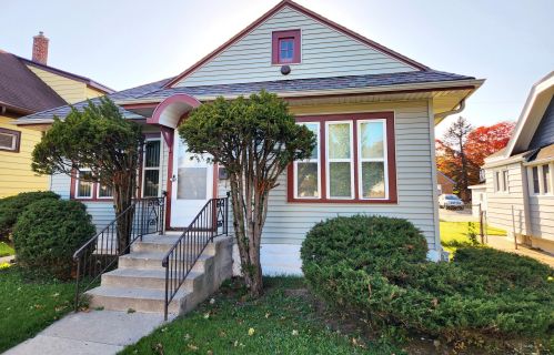 4687 Parkway Ave, Milwaukee, WI 53209-6424