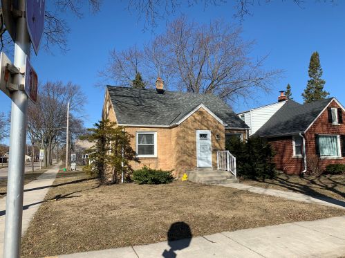 3003 79th St, Milwaukee, WI 53222-4905