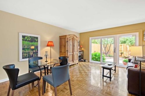 182 Jamestown Dr, Pittsburgh, PA 15216-1021