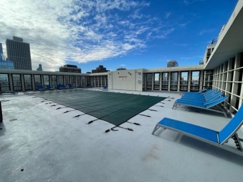 1 Scott St, Chicago IL 60610-2309 exterior