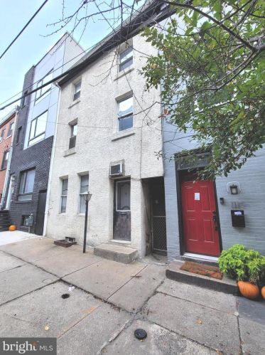 1121 Hancock St, Philadelphia PA 19133-3830 exterior