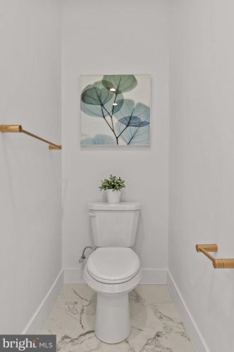 662 13 St, Philadelphia PA 19123-0024 exterior