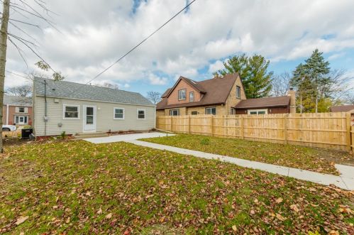 4886 Mohawk Ave, Milwaukee WI  53217-5426 exterior