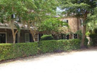 19 Bull St, Charleston SC  29401-1317 exterior