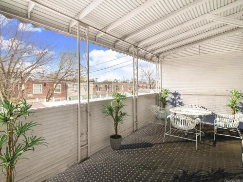 3238 Corsa Ave, Bronx NY 10469-2810 exterior