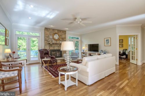 1613 Maddux Ln, Mc Lean VA 22101-3200 exterior