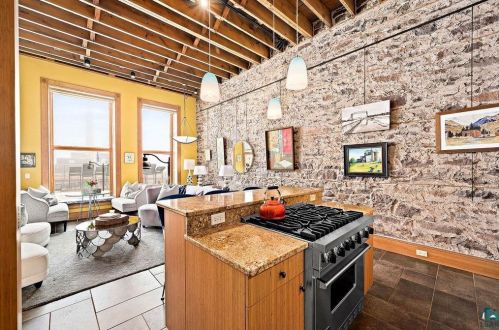 3 Superior St, Duluth MN 55804-2422 exterior