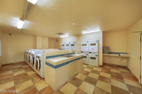 1810 Blacklidge Dr, Tucson AZ  85719-2772 exterior