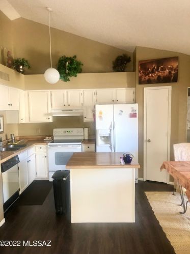 3001 Avenida Obregon, Tucson AZ 85746-7945 exterior