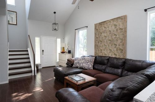 8609 Brock Cir, Austin TX  78745-6368 exterior