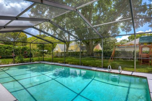 4219 Cartnal Ave, Tampa FL  33618-8600 exterior