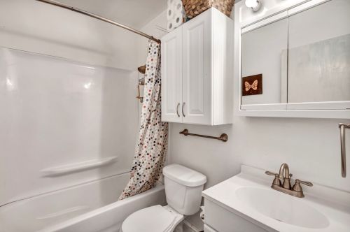 38318 De Woody Rd, Waukegan IL 60087-1507 exterior