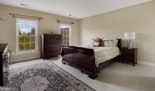 10720 Cloverbrooke Dr, Rockville MD 20854-6372 exterior