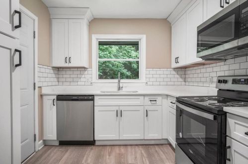 1689 Laurelwood Dr, Atlanta GA 30311-3800 exterior