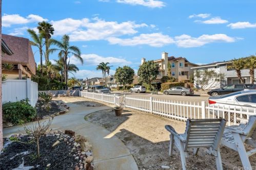 5356 Driftwood St, Oxnard CA 93035-1032 exterior