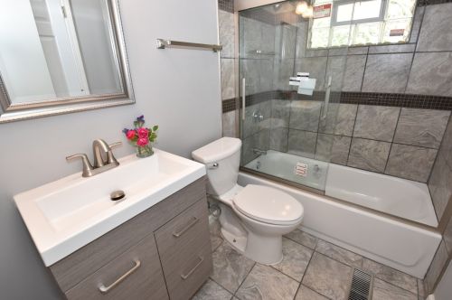 3512 Sunset Dr, Milwaukee WI  53220-1219 exterior