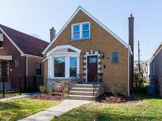 10030 Rhodes Ave, Chicago IL  60628-2228 exterior