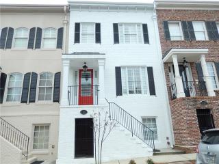 1027 Pearl Pt, Atlanta GA  30328-4517 exterior