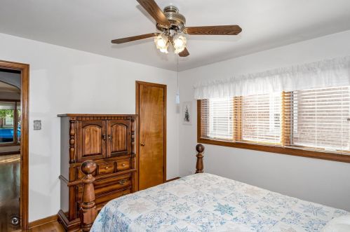 10108 Washtenaw Ave, Chicago IL 60645-3228 exterior