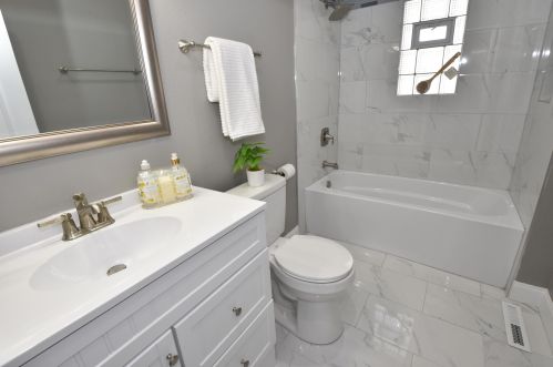 2554 Hubbard St, Milwaukee WI  53212-2845 exterior