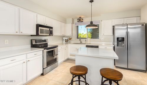 16028 3rd Ave, Phoenix AZ 85023-6282 exterior