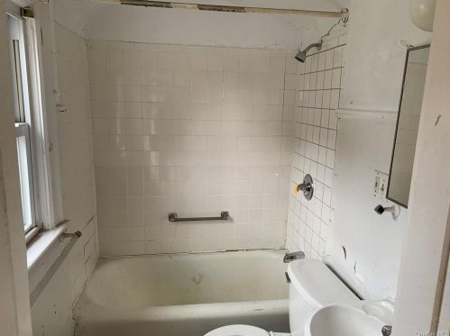 158 10th Ave, Mount Vernon NY 10550-4304 exterior