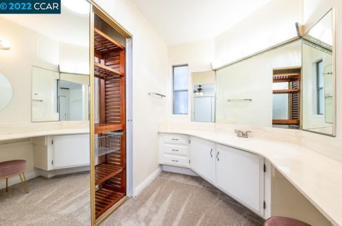 2081 Dalis Dr, Concord CA 94520-5423 exterior