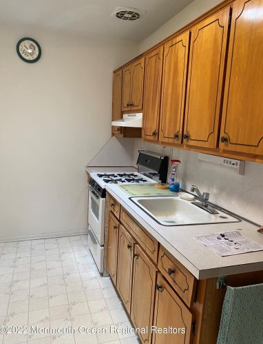 7 Lark St, Lakehurst, NJ 08759-5188