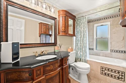 304 Orch St, Greenwich CT exterior