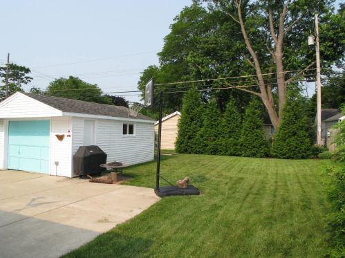 3411 95, Milwaukee WI 53222-3555 exterior