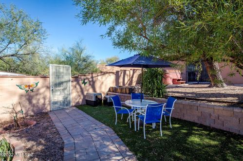 1424 Chapala Dr, Tucson AZ  85704-2037 exterior