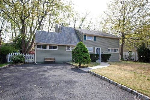 12 Farmbrook Dr, Old Bridge, NJ 08857-1449