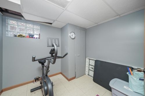 6625 64 St, Chicago IL 60638-4915 exterior