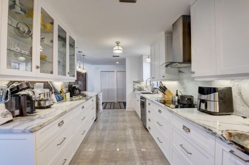 11 Gln Dr, Boynton Beach FL 33436-6207 exterior