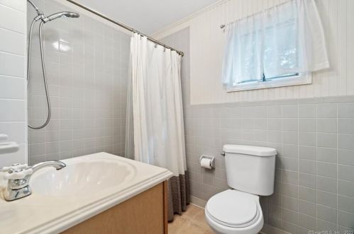 625 Naugatuck Ave, Milford CT 06461-4061 exterior