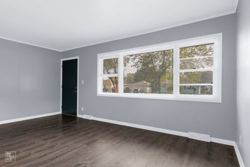 2010 Glen Flora Ave, Waukegan, IL 60085-2667