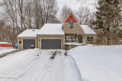 1360 Crooked Lk Dr, Kalamazoo MI 49009-8950 exterior