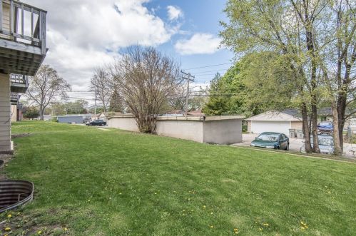 8606 Congress St, Milwaukee, WI 53225-5161