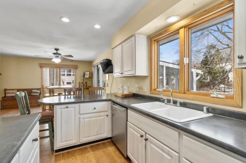 1605 Tarragon Dr, Madison WI  53716-1858 exterior