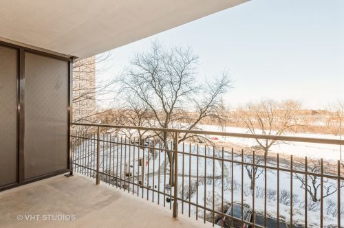 7033 Kedzie Ave, Chicago IL  60645-2845 exterior