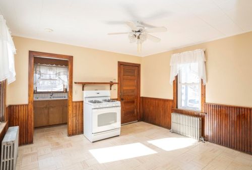 50 Caswell St, Taunton MA 02718-1120 exterior