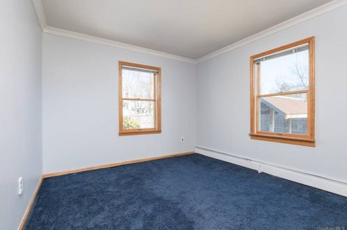 31 Leyden St, Huntington Station NY 11746-1825 exterior