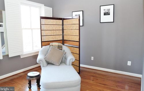 422 Royal St, Alexandria VA  22314-2335 exterior